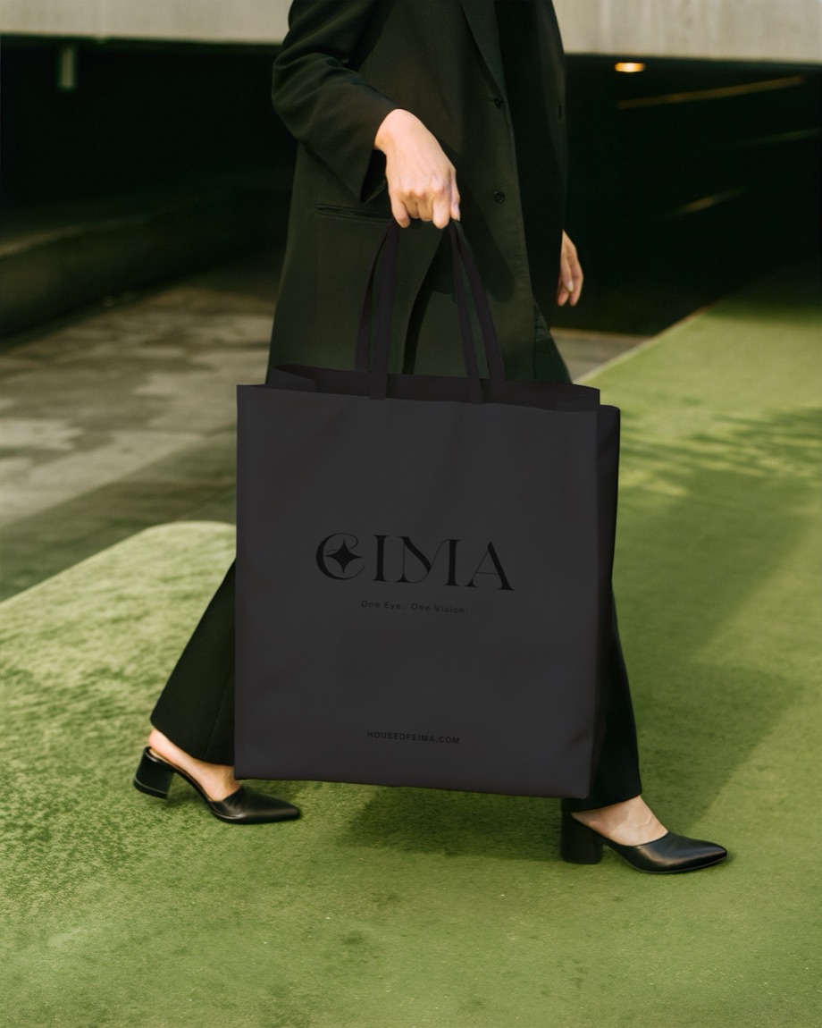 EIMA — matte black tote, on the move