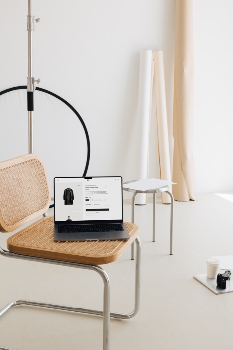 EIMA — the set: chair, sweep, product page