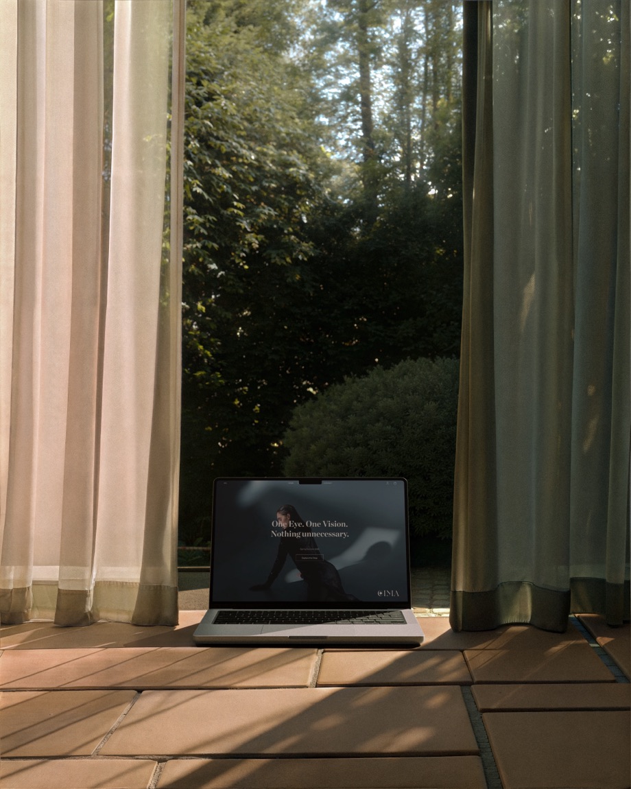 EIMA — laptop in the garden